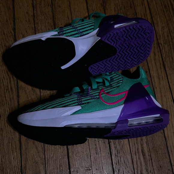 LeBron Witness 6 Basketball shoes - Picture 4 of 4